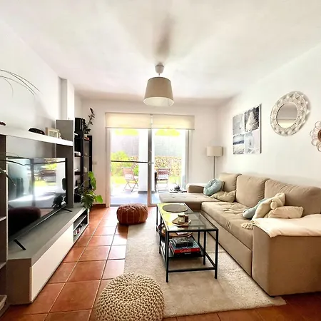 Cozy With Wifi, Pool, Barbecue, Private Garden