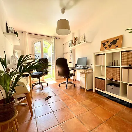 Cozy With Wifi, Pool, Barbecue, Private Garden