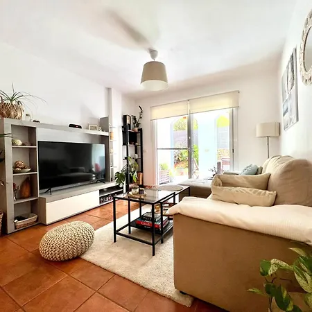 Cozy With Wifi, Pool, Barbecue, Private Garden Apartmán