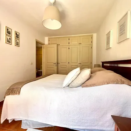 Apartmán Cozy With Wifi, Pool, Barbecue, Private Garden