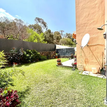 Cozy With Wifi, Pool, Barbecue, Private Garden Apartmán