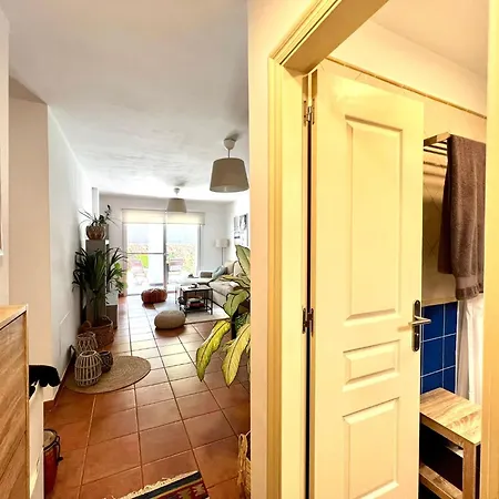 Cozy With Wifi, Pool, Barbecue, Private Garden شقة *
